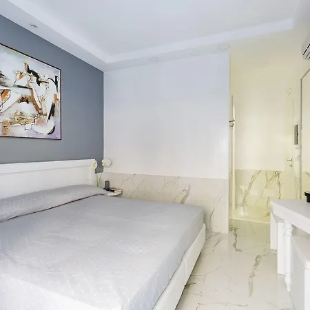 Little Aurelius Self Checkin Rzym